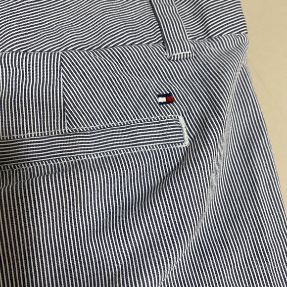 TOMMY HILFIGER WOMEN’S‎ BERMUDA SHORT BLUE AND WHITE STRIPES SZ 4 - Picture 7 of 7
